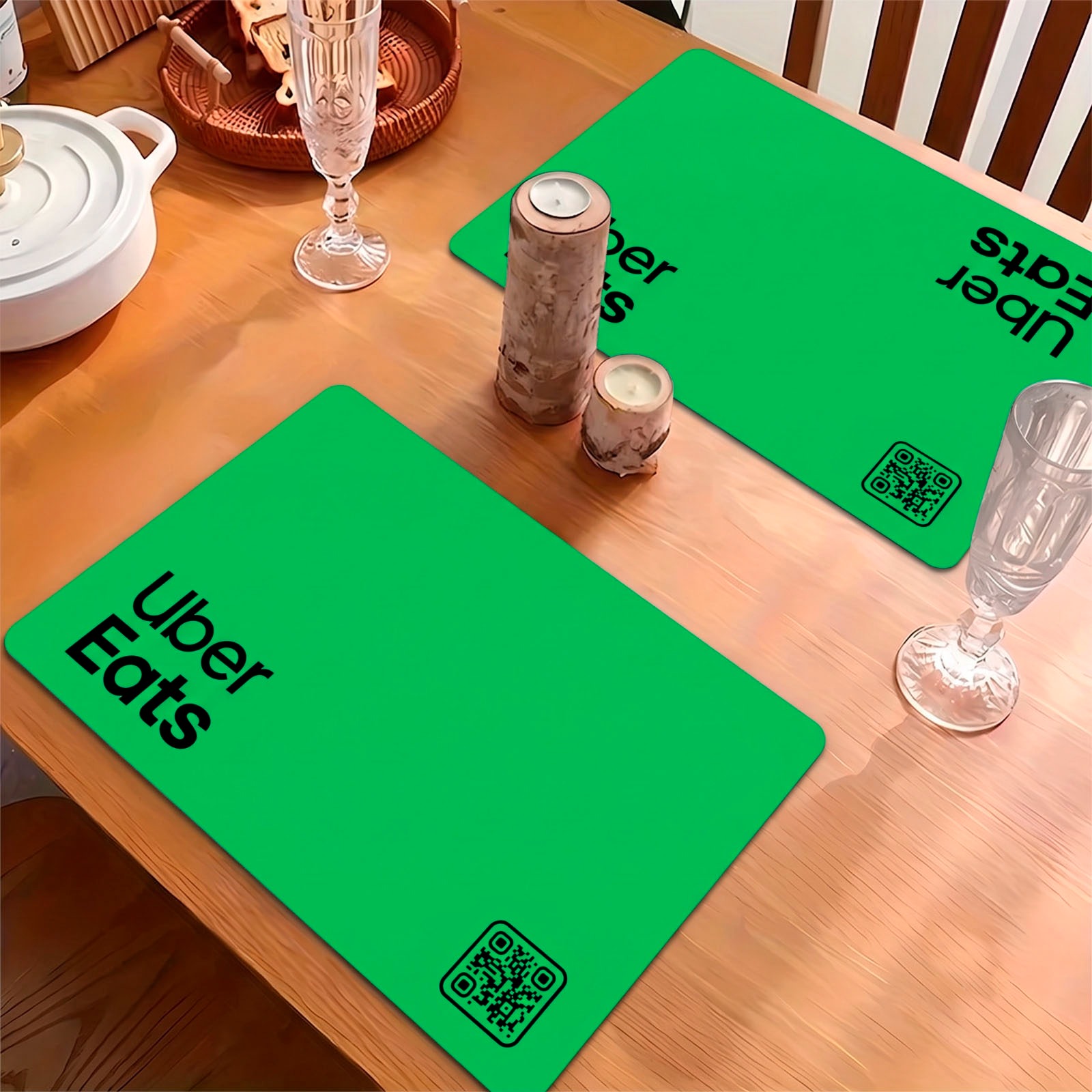 Mesa con manteles individuales de Uber